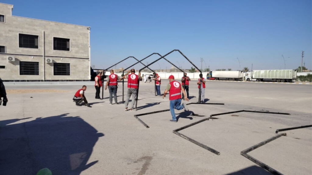Irak Kızılay'ı, Lübnanlı aileler için sınırda yardım merkezleri kurdu