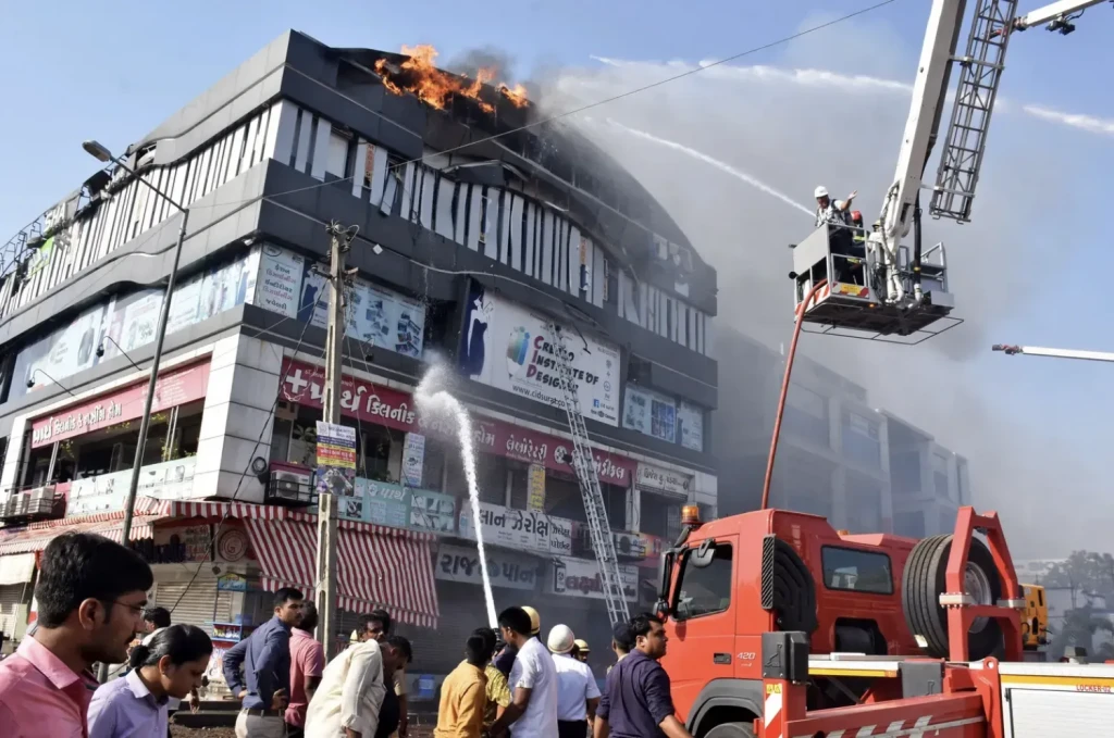 Hindistan'da yangın faciası: İlk belirlemelere göre 15 can kaybı