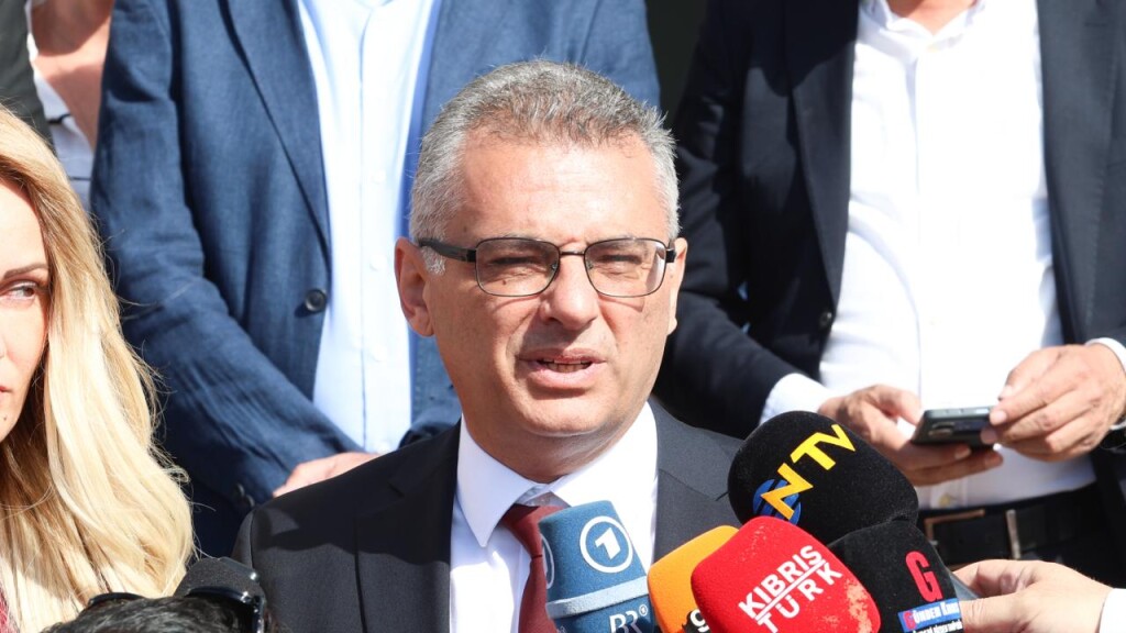 KKTC'de resmi olmayan sonuçlara göre Tufan Erhürman, ülkenin yeni cumhurbaşkanı seçildi