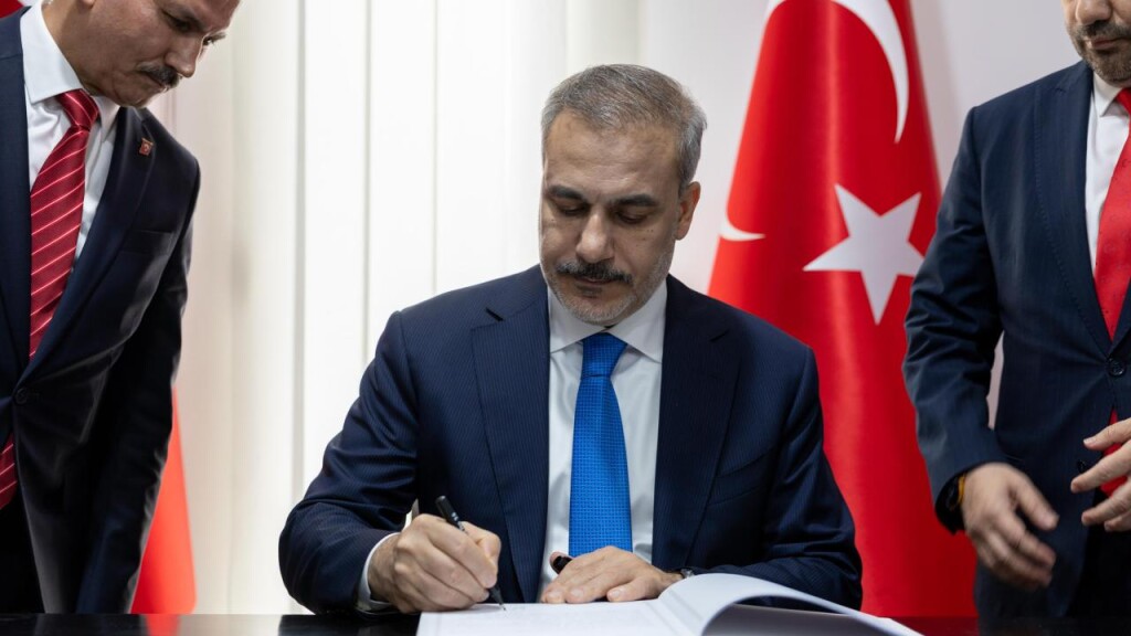 Bakan Fidan, Cezayir'de Türkiye'nin Oran Başkonsolosluğunun resmi açılışını yaptı