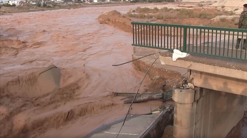 Tuzhurmatu'da yoğun yağış nedeniyle köprü çöktü