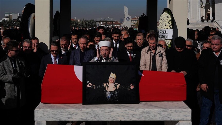 Sanatçı Muazzez Abacı, Ankara'da son yolculuğuna uğurlandı