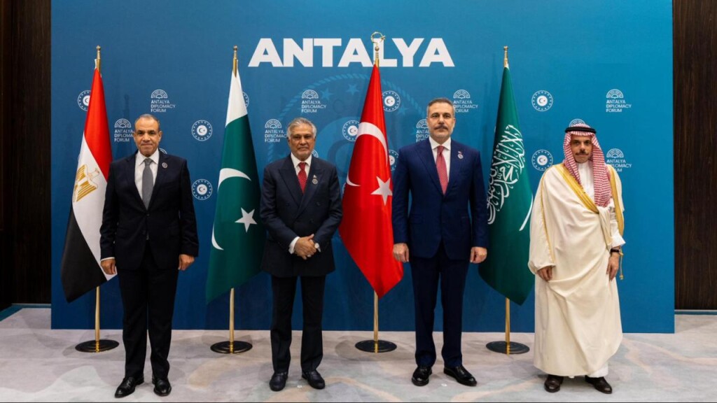 Antalya'da 4'lü dışişleri bakanları zirvesi