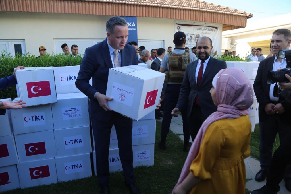 TİKA Başkanı Kayalar, Kerkük'te Ramazan kolisi dağıtımında bulundu