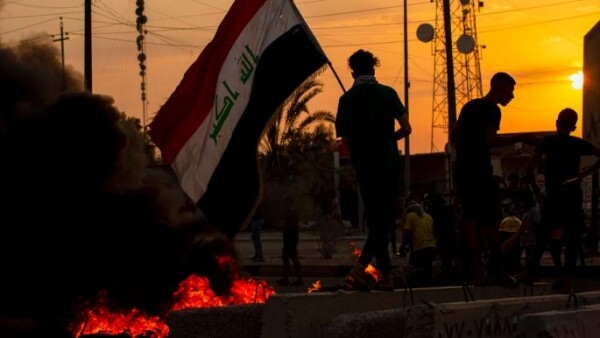 Basra'da Elektrik Kesintileri ve Hizmet Eksiklikleri Protesto Edildi