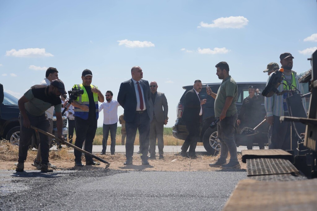 Kerkük Valisi Mehmet Seman Ağa, Kerkük-Tikrit yolu projesi kapsamında yürütülen çalışmaları yerinde inceledi.