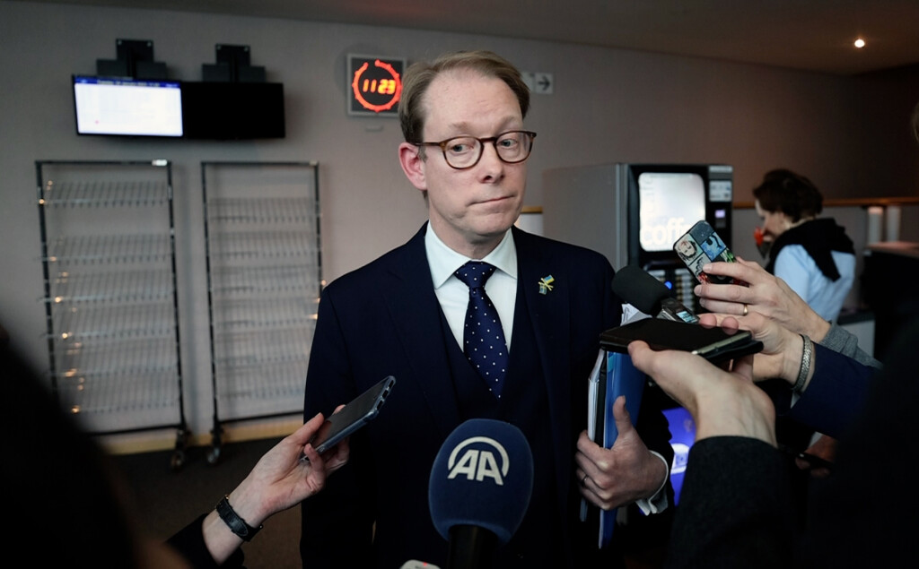 İsveç Dışişleri Bakanı, Kur'an-ı Kerim yakılmasıyla ilgili sorulara yanıt vermeden uzaklaştı