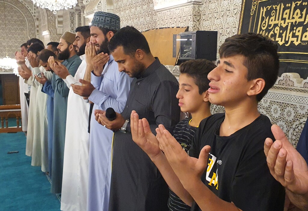 İsrail'in Gazze'ye yoğun saldırıları üzerine Irak'taki camilerde selalar okundu