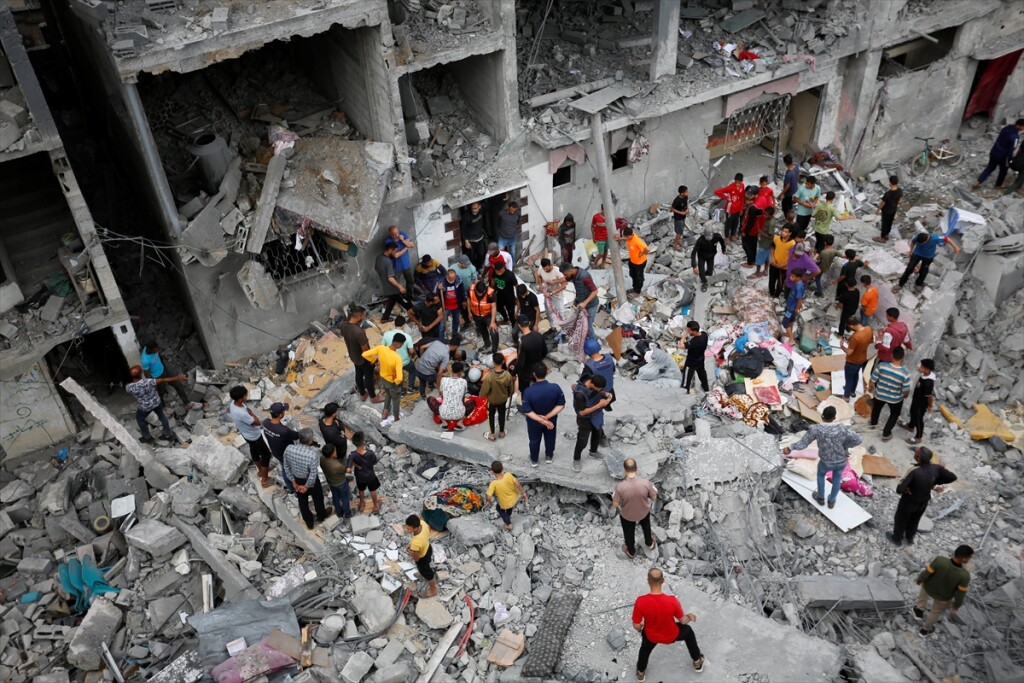 İsrail'in Nuseyrat Mülteci Kampına düzenlediği saldırılarda 8 Filistinli öldü