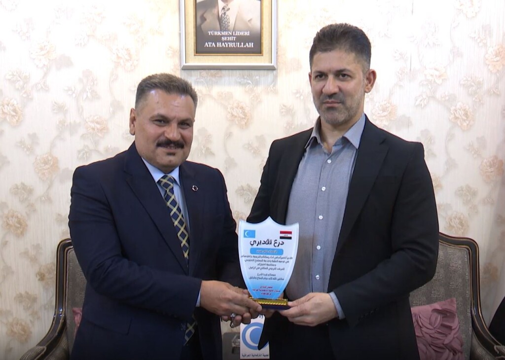 Türkmen öğretmen Ali İzzet, Irak genelinde rehber öğretmen seçildi