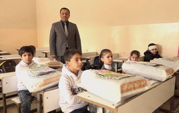 Musul’da Türkmen öğrenciler için kışlık kıyafet desteği