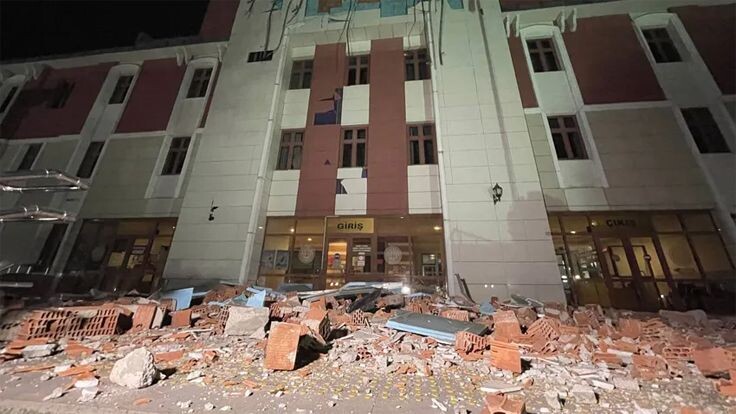 Türkiye'nin Düzce İlinde 5,9 büyüklüğünde deprem