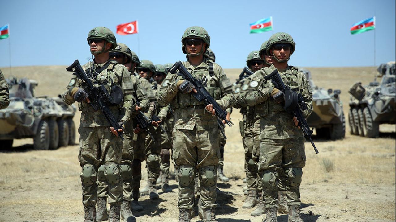 Azerbaycan ordusu 107 yaşında