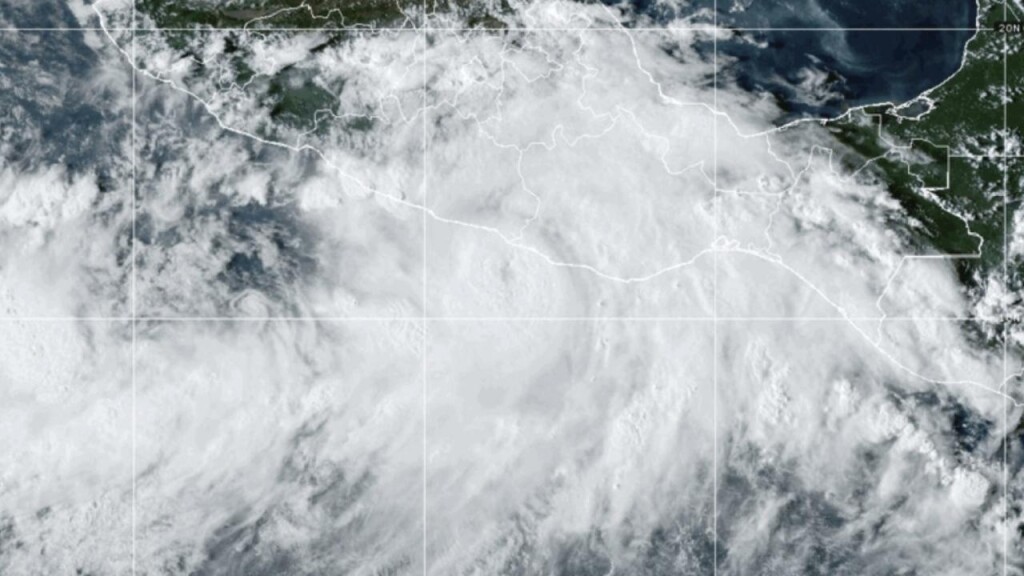 Meksika'nın güneyini vuran John Kasırgası şiddetli yağış ve rüzgar getirdi