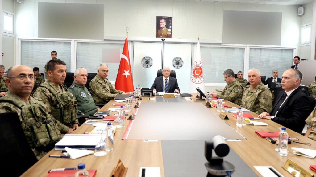 Bakan Güler ve TSK Komuta Kademesi İran sınırına gitti