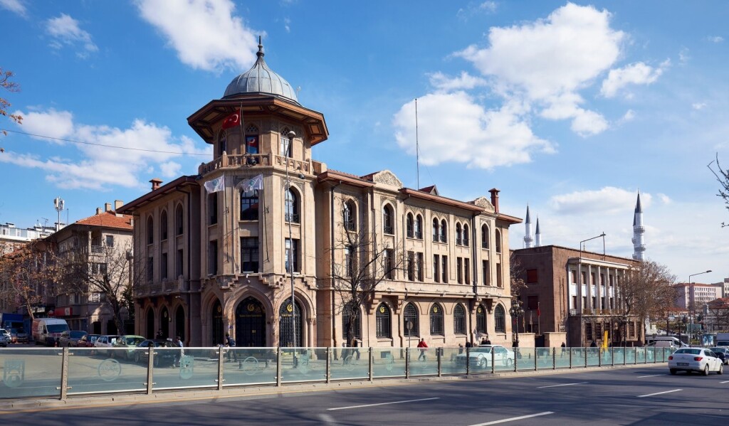 Yunus Emre Enstitüsü 2024'te tüm dünyada yaklaşık 91 bin kişiye Türkçe öğretti