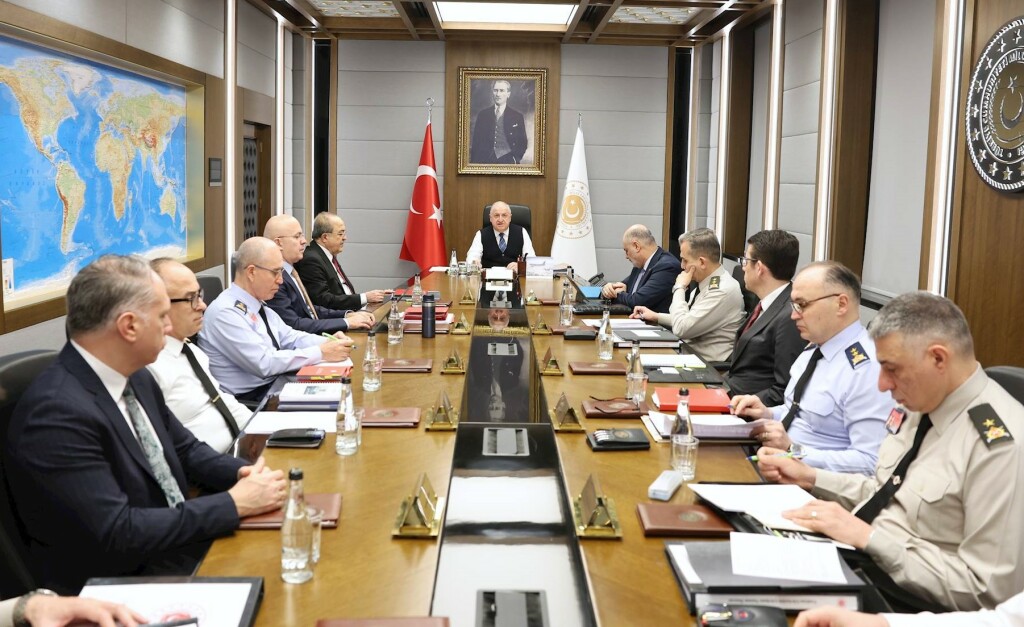 Türkiye Milli Savunma Bakanı Güler: Irak ve Suriye'nin kuzeyinde 59 terörist etkisiz hale getirildi