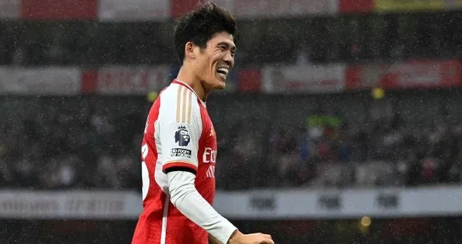 Arsenal, Tomiyasu'nun sözleşmesini 2026'ya kadar uzattı