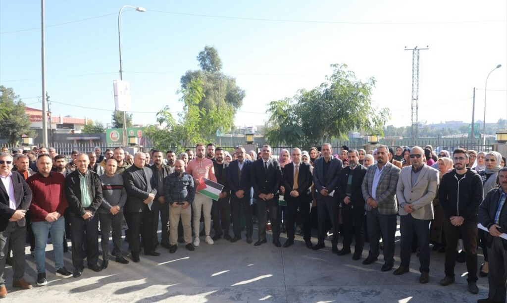 Kerkük'te memurlar Gazze ile dayanışma gösterisi düzenledi