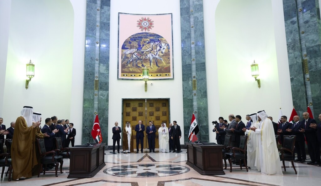 Irak, Türkiye, Katar ve BAE arasında Kalkınma Yolu Projesi'nde iş birliğine ilişkin dörtlü mutabakat zaptı imzalandı