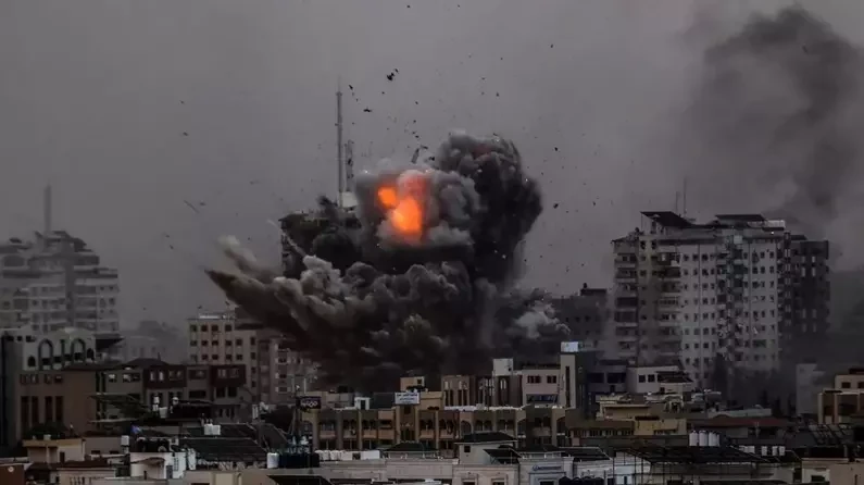 İsrail ordusunun Gazze kentine yönelik saldırılarında çok sayıda Filistinli öldü
