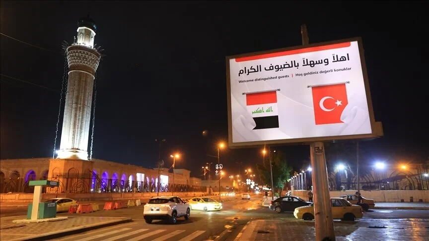 Bağdat ve Erbil'de Türkiye Cumhurbaşkanı Erdoğan'ın ziyareti öncesi caddelere Türk bayrağı asıldı