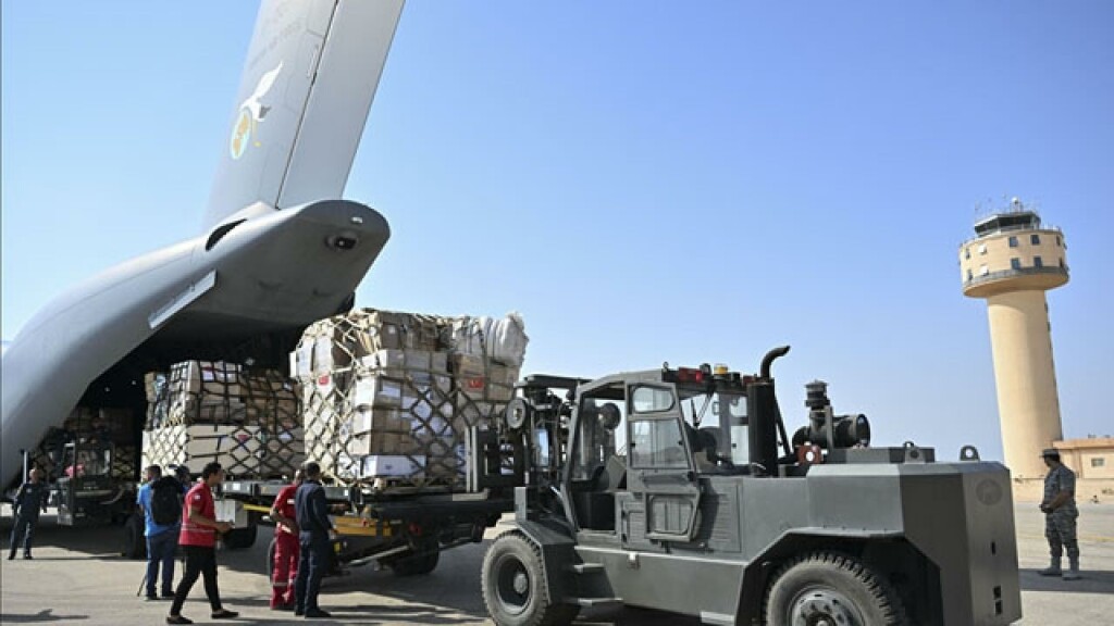 Gazze için yardım malzemeleri taşıyan 2 uçak daha Mısır'a hareket etti