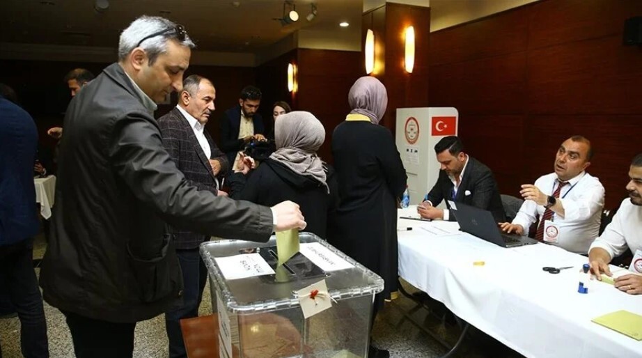 Yurt dışına kayıtlı seçmenler oy vermeye başladı