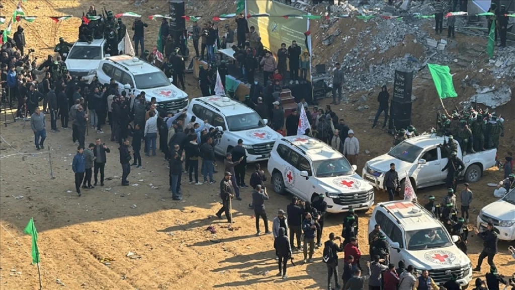 Hamas, esir takasının dördüncü turunda Gazze'deki İsrailli 3 esirden 2'sini Kızılhaç'a teslim etti