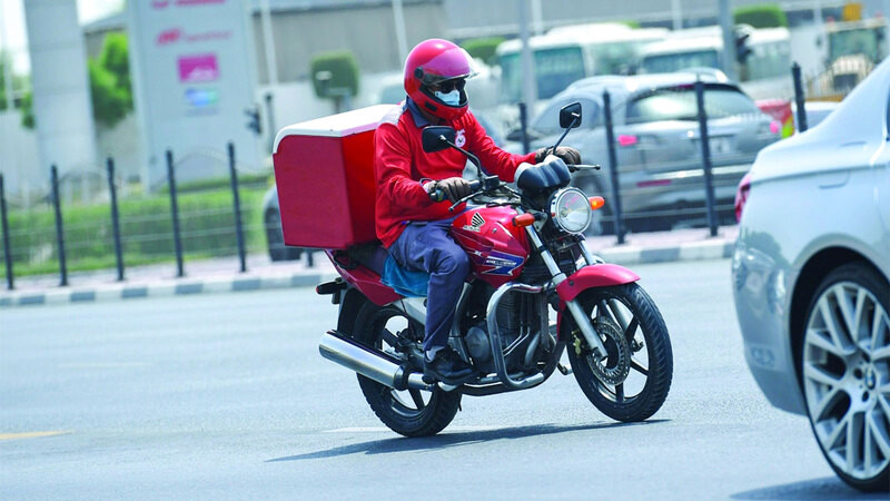 Kerkük'te kurye sürücüsü iki kişiyi bıçakladı