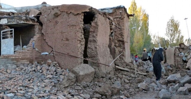 İran'daki Depremde İlk Belirlemelere Göre 276 Kişi Yaralandı