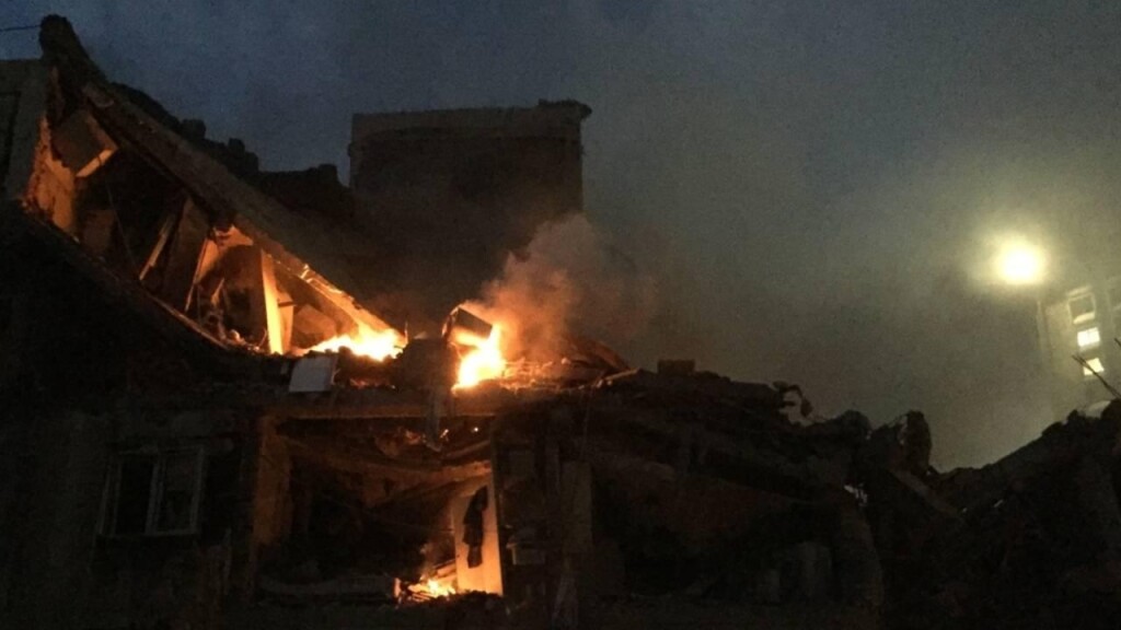 İsrail ordusu, İran'ın batısında füzeler ve fırlatma rampalarının bulunduğu yer altı deposunu vurduğunu açıkladı