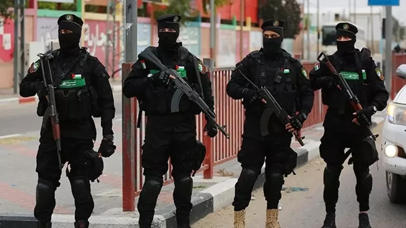 Kassam Tugayları, Gazze Şeridi'nin kuzey ve güneyinde İsrail askerleri ile araçlarını hedef aldı