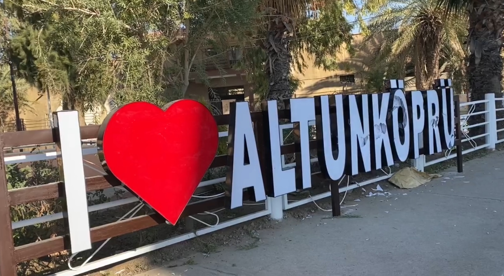 Işıklı Altunköprü Logosu Kimliği Belirsiz Kişilerce Tahrip Edildi