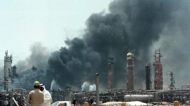 Kuveyt'in En Büyük Petrol Rafinerisinde Yangın: 10 Yaralı
