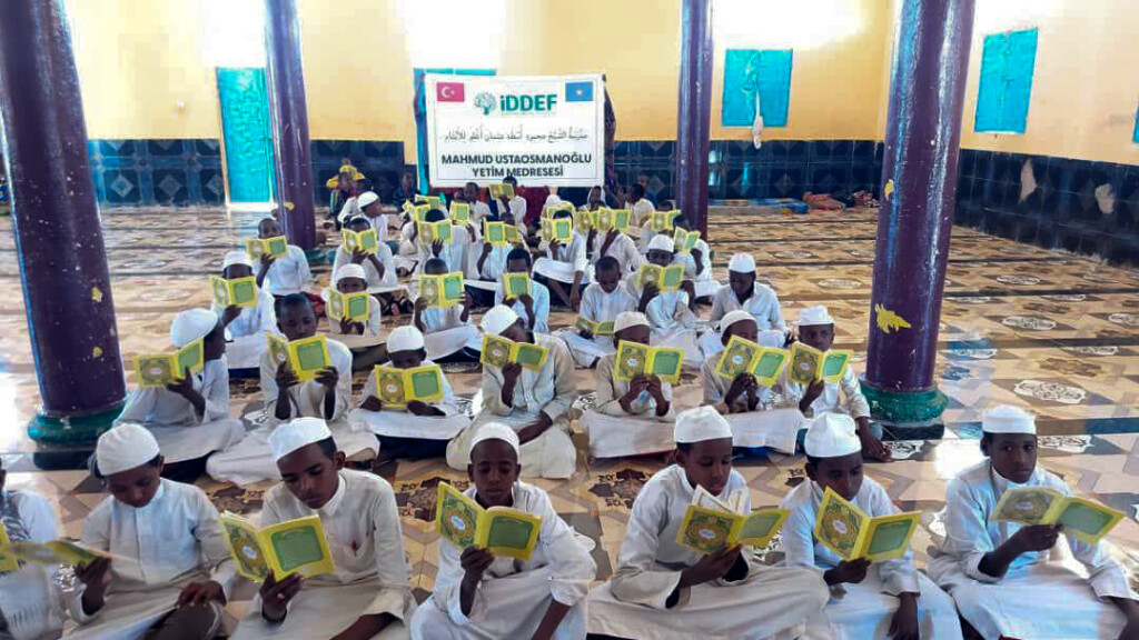 İsveç`te Kur`an-ı Kerim yakılmasına tepki olarak 40 ülkede hatim okundu