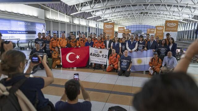 Arjantin arama kurtarma ekibi ülkesine döndü