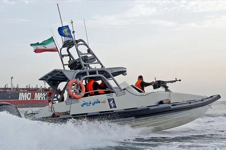 İran, Basra Körfezi'nde 5 tekneye el koydu