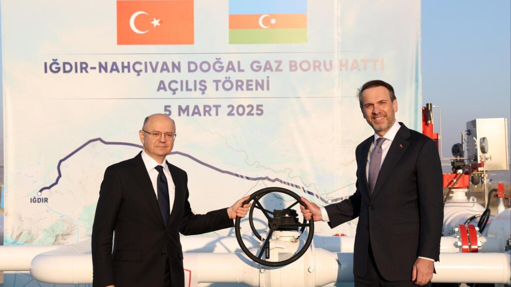 Bakan Bayraktar: Azerbaycan ile gönül bağlarını enerji bağlarıyla daha güçlü hale getiriyoruz