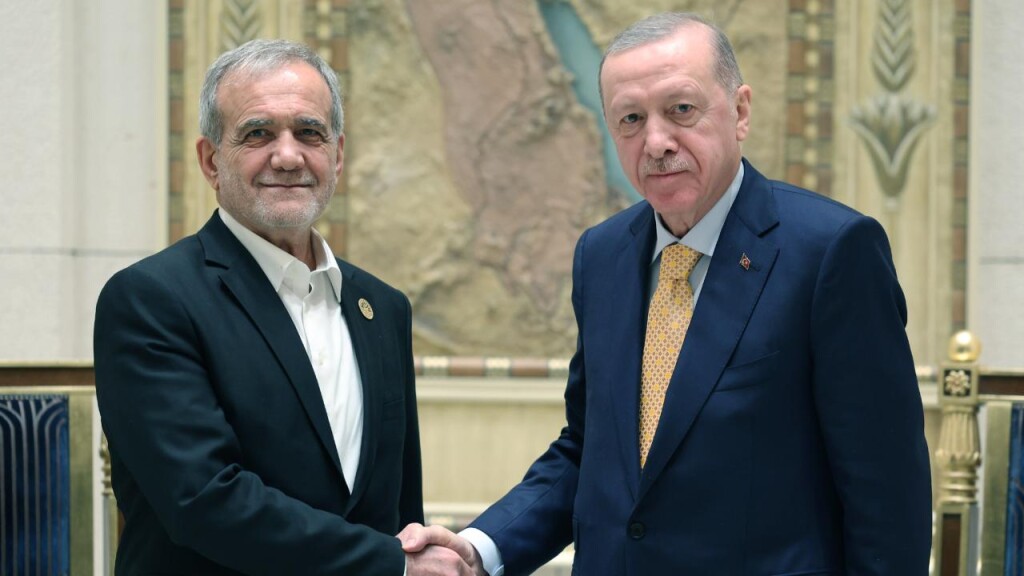 Türkiye Cumhurbaşkanı Erdoğan İran Cumhurbaşkanı Pezeşkiyan ile görüştü