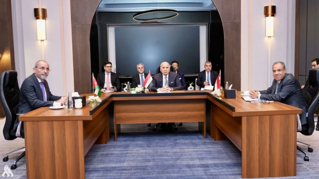 Irak, Mısır ve Ürdün dışişleri bakanları Arap Birliği Zirvesi öncesinde bir araya geldi