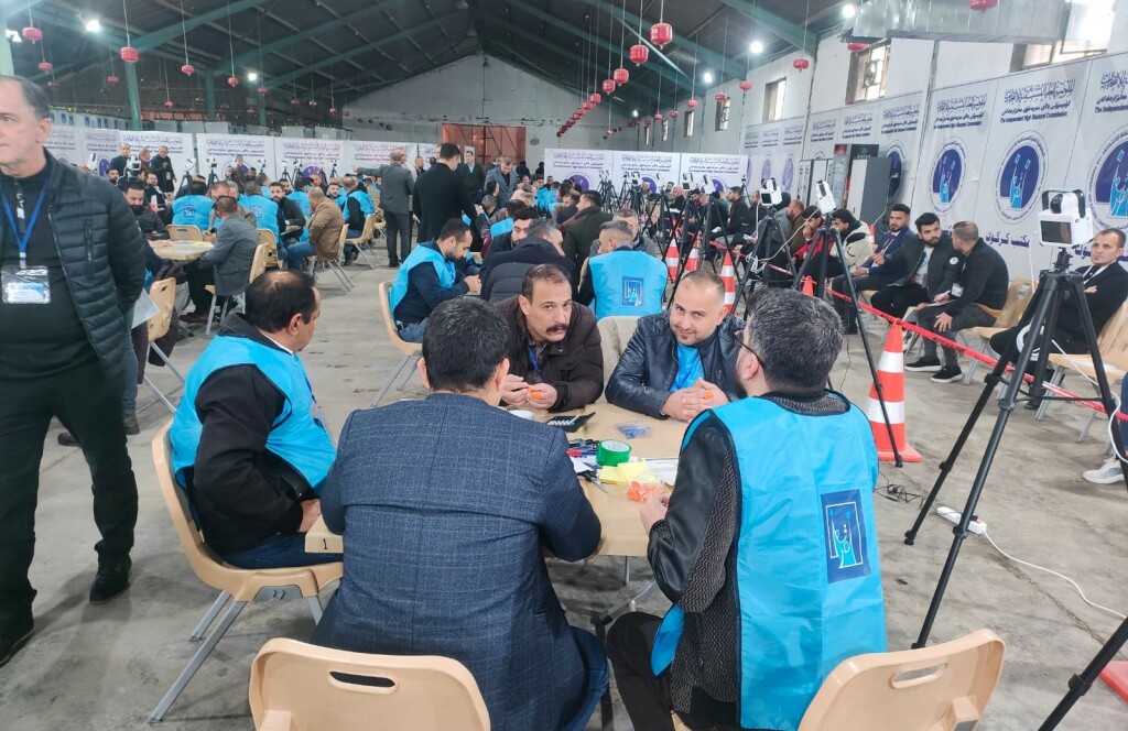 Kerkük'te yerel seçim sonuçları elle sayımı başladı