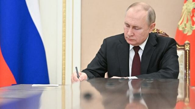 Putin, Herson ve Zaporijya Bölgelerinin Sözde Bağımsızlıklarını Tanıyan Kararnameleri İmzaladı