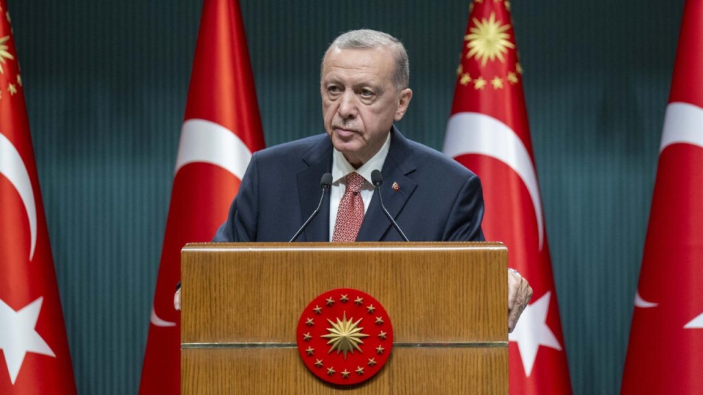 Erdoğan'dan İsveç'e tepki: Kur'an-ı Kerim'i yakma diye bir özgürlük olamaz