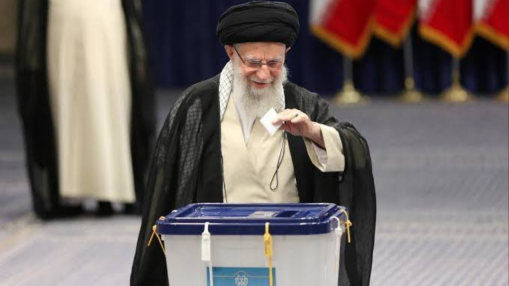 İran’da oy sandıklarını taşıyan araca yapılan silahlı saldırıda 2 kişi öldü