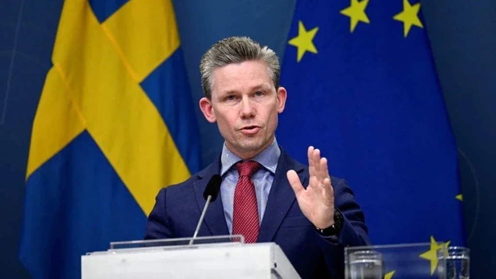 İsveç Savunma Bakanı Pal Jonson, ülkesinin uluslararası terörizme karşı Türkiye ile birlikte mücadele edeceğini belirter