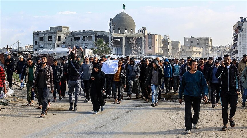 İsrail, Gazze'de bayramın ilk gününde 10'u çocuk 20 Filistinliyi öldürdü
