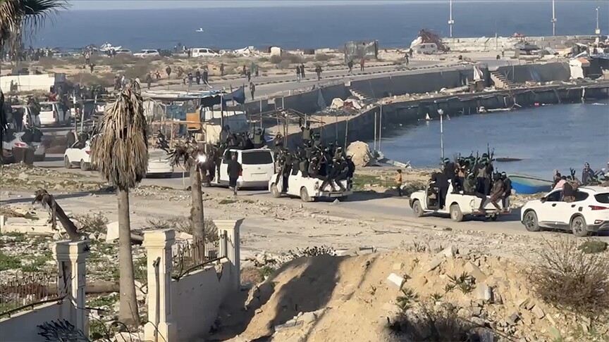 Hamas ile İsrail arasındaki esir takası kapsamında Gazze'deki İsrailli esirlerin Kızılhaç'a teslimi başladı