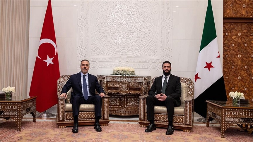 Türkiye Dışişleri Bakanı Hakan Fidan, Şam’da Suriye’deki yeni yönetimin lideri Ahmed eş-Şera ile bir araya geldi
