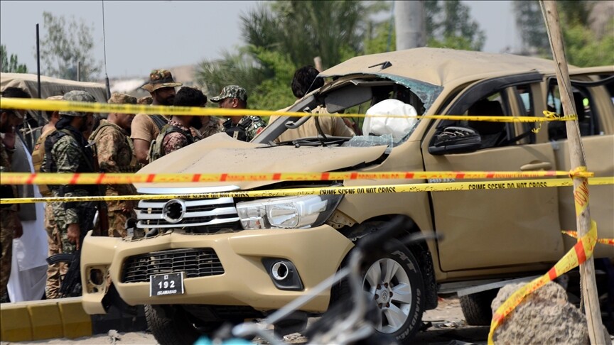 Pakistan’da askeri üsse kanlı saldırı